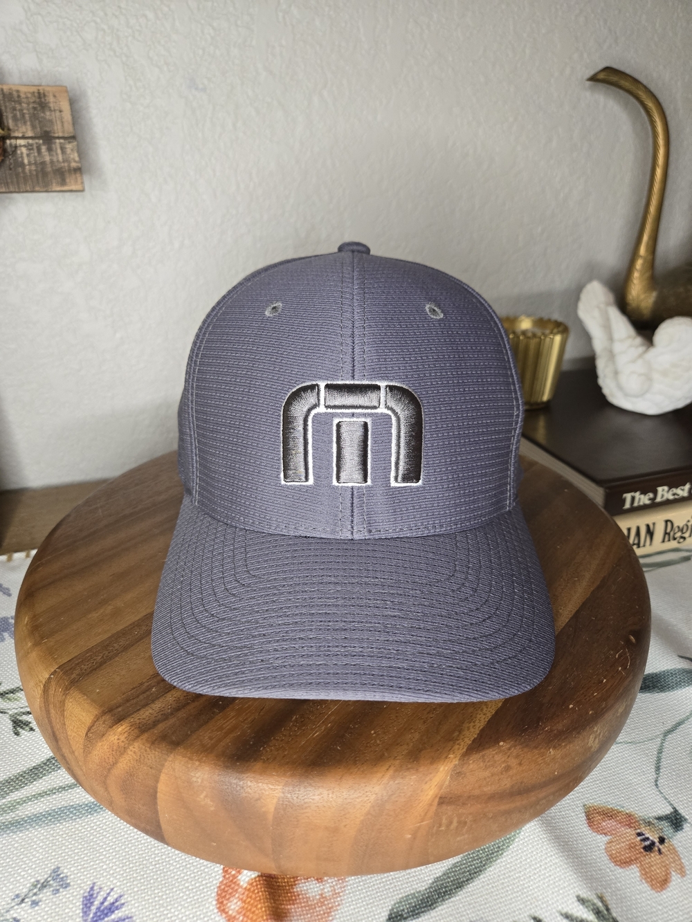 Travis Mathew Fitted Flexfit Baseball Cap Men's Golf Hat Gray Emboidered Logo